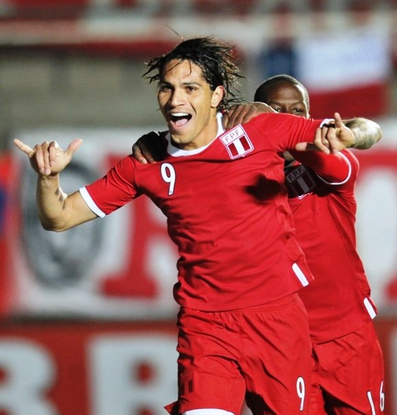 paolo-guerrero-gol-peruano-a-uruguay.jpg